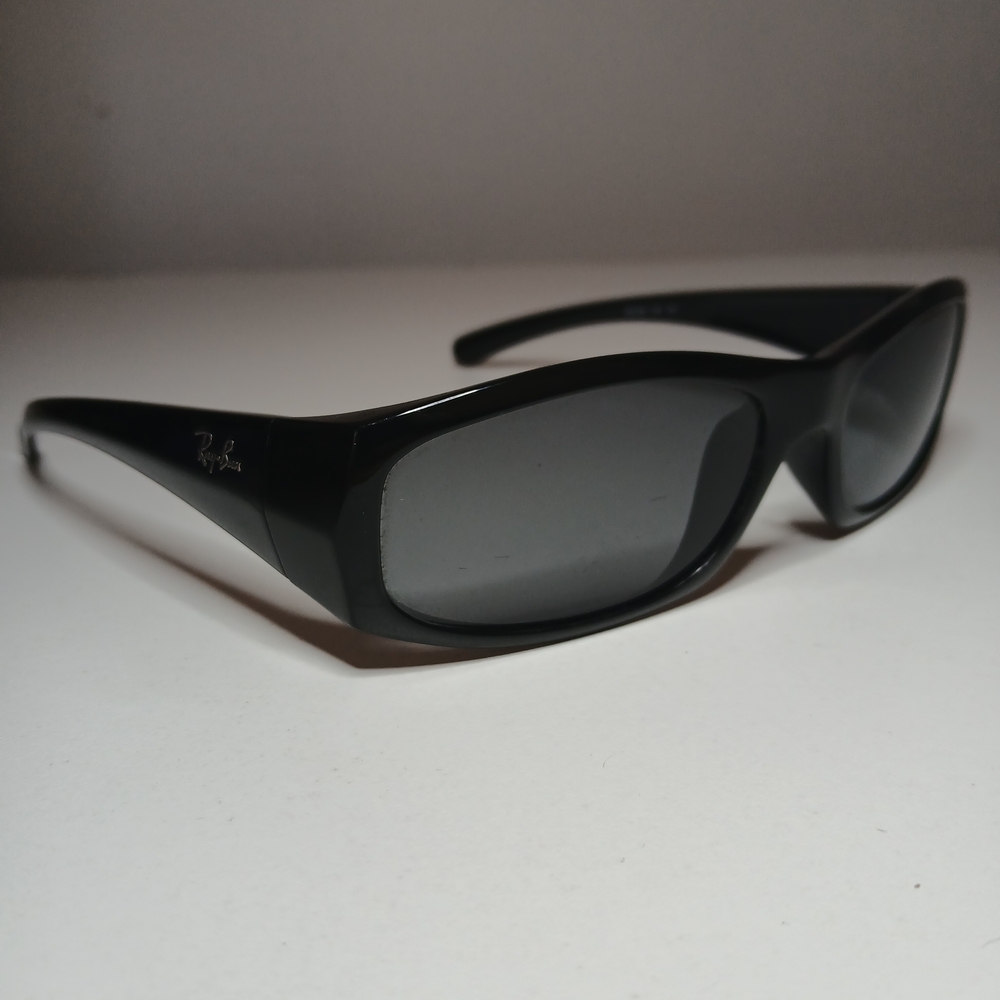 Ray-Ban Sleek Black Sunglasses